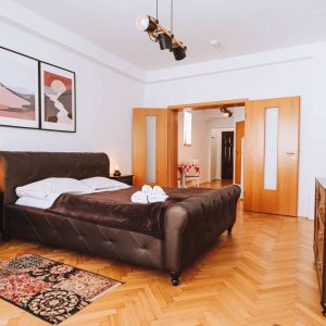 Casa Postavarului – Camera 3 – Studio King Deluxe (1)